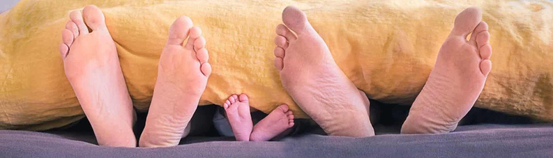 Koppel met kind in bed: valentijn na kinderen 'Waar is onze relatie gebleven?' 