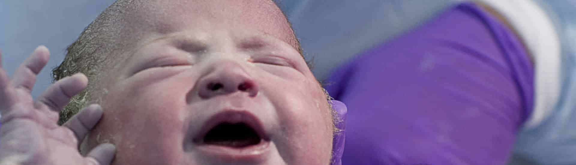 Baby krijgt apgarscore: wat wordt getest?