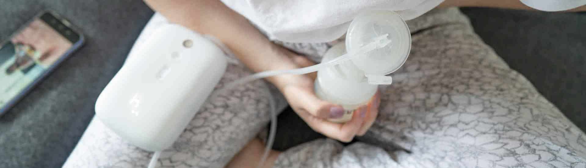 Vrouw schakelt over naar flesvoeding