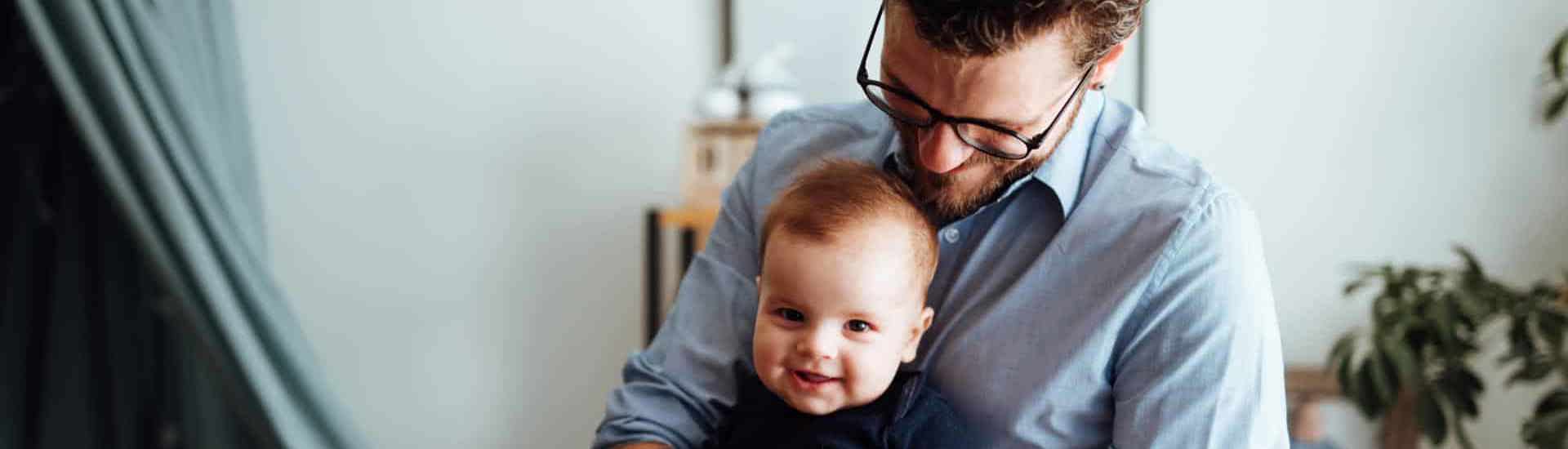 Vader met baby: pleidooi voor meer vadervriendelijkheid