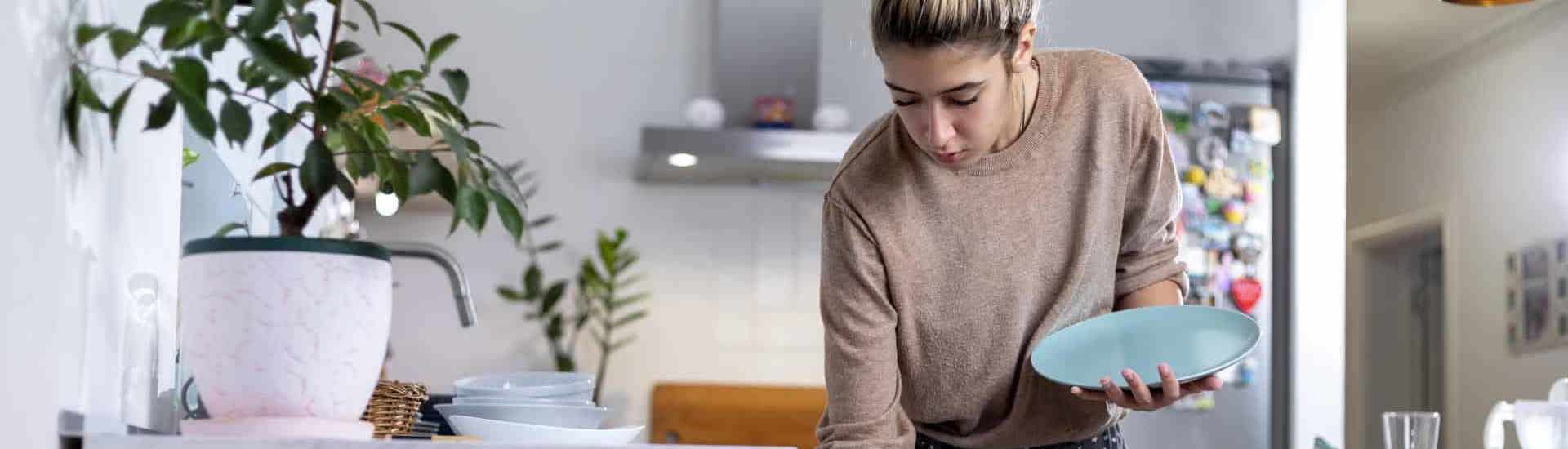 Mama doet het huishouden: betaal je jouw kind om mee te helpen?