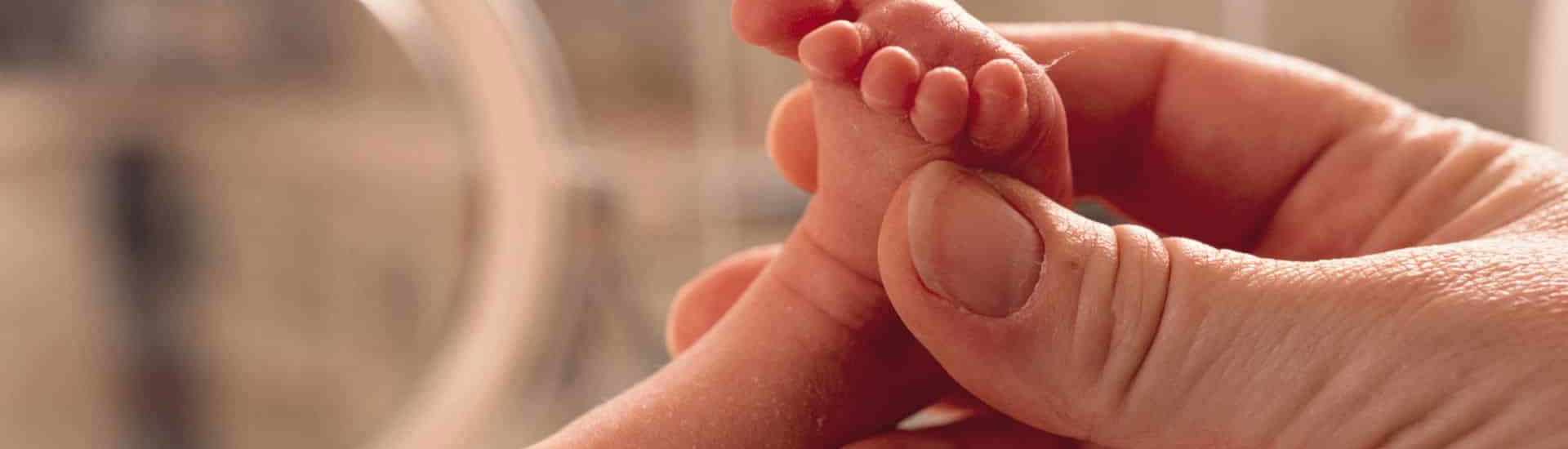 Babyvoetje van een prematuur kindje