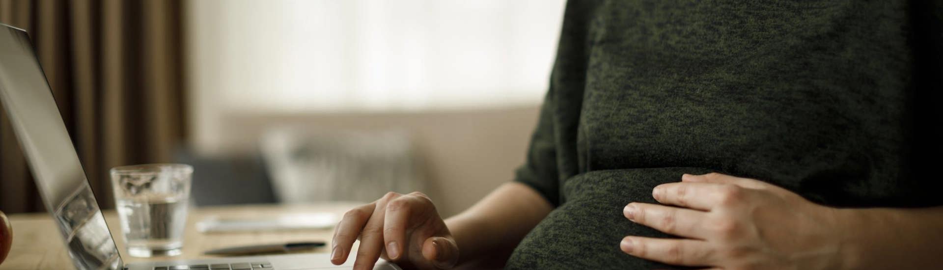 Zwangere vrouw bereidt geboorteplan voor