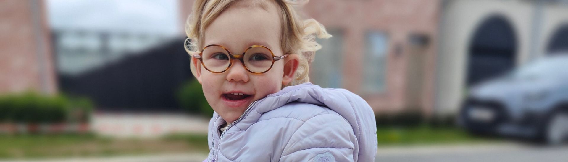 Kind Camille heeft al vroeg een bril nodig