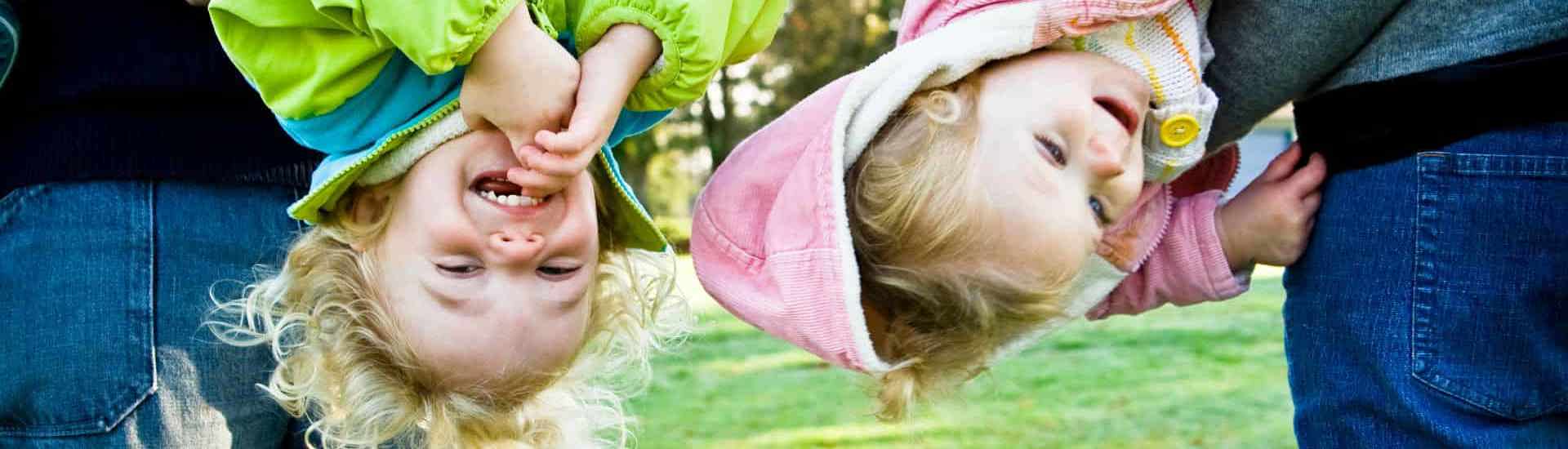 Kinderen buiten ondersteboven