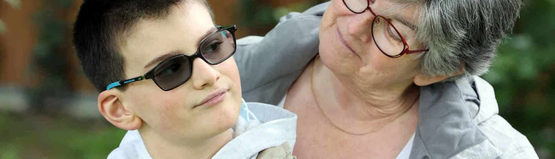 Oma en kleinkind met autisme Ben