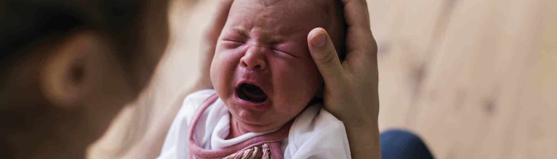 Huilende baby ontlaadt spanning: huilen is een behoefte