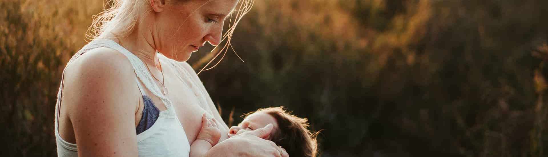 Annelies en Jutta: Kraamtranen, coronamaatregelen en babyvetjes