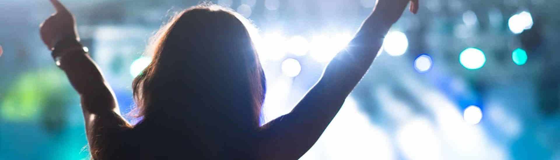 Zwangere vrouw op festival: kans op gehoorschade bij baby