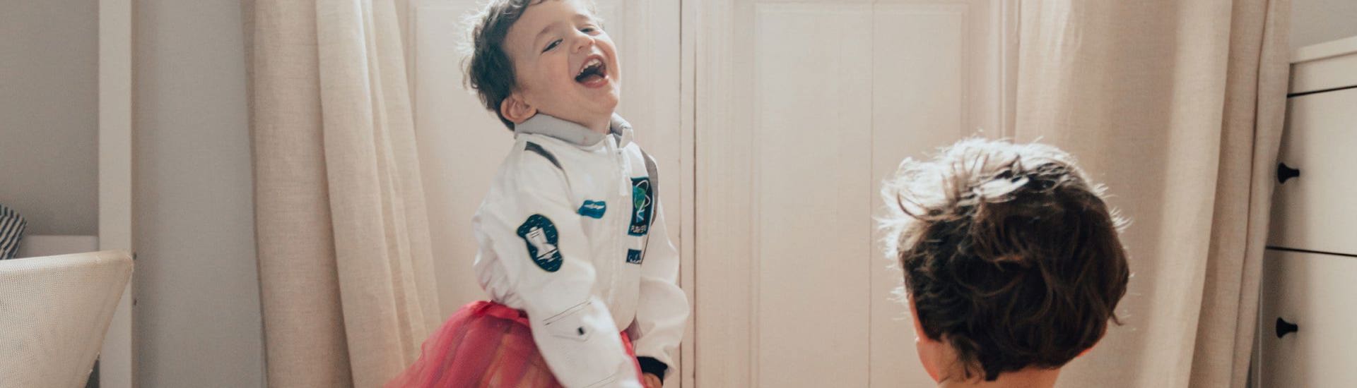 Kindjes worden genderbewust opgevoed zonder stereotypen