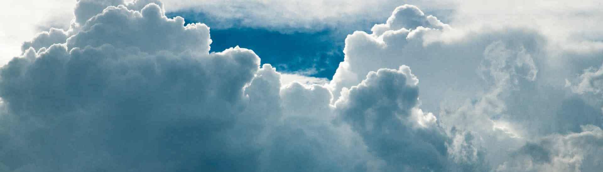 Wolken in de lucht: er is steun als je kind overleden is