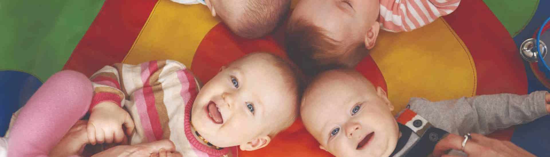 Lachende baby's: Kwaliteit van de kinderopvang