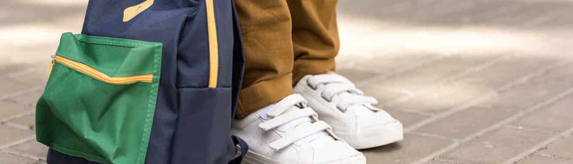 Schoolrugzak naast kind: wat is het verschil tussen de schoolbonus en de schooltoeslag?