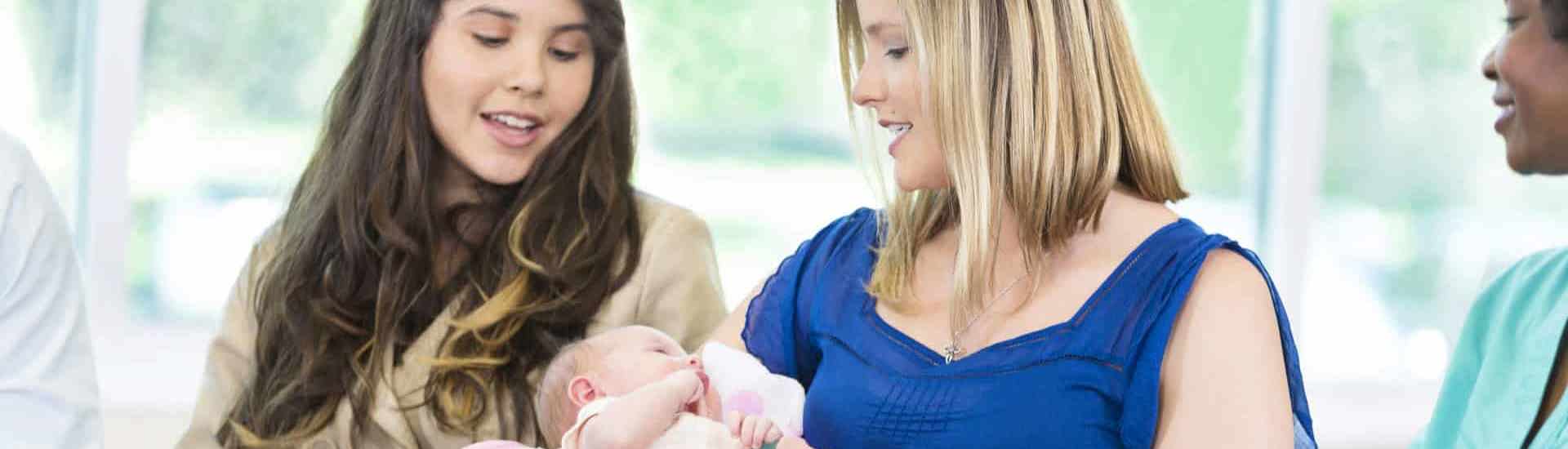 Kersverse mama met baby krijgt ongevraagd adviezen
