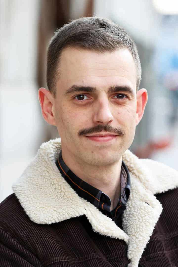Jeroen is vroedvrouw: 'Baby's huilen nu eenmaal'