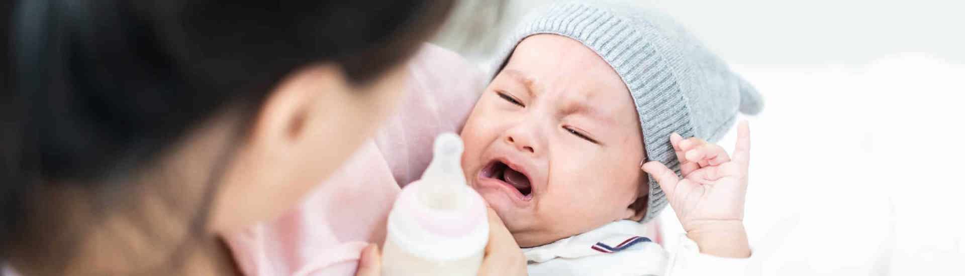 Baby weigert om de fles te drinken