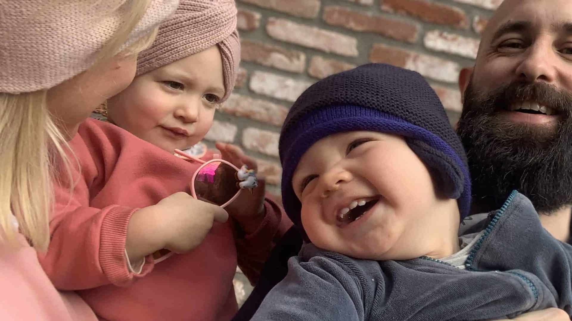 Gezin van mama Ruth met vroeggeboren dochter Liz
