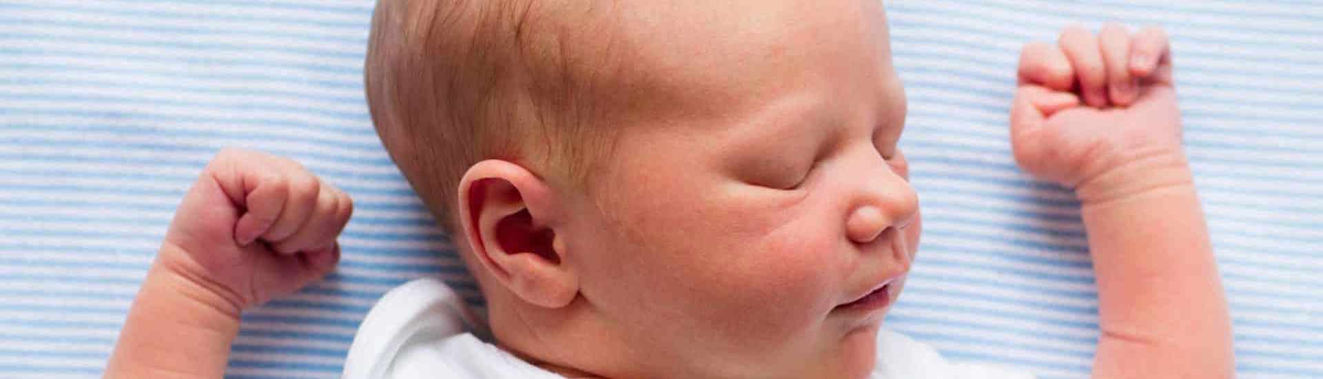 Baby slaapt bij warm weer: ontdek deze tips