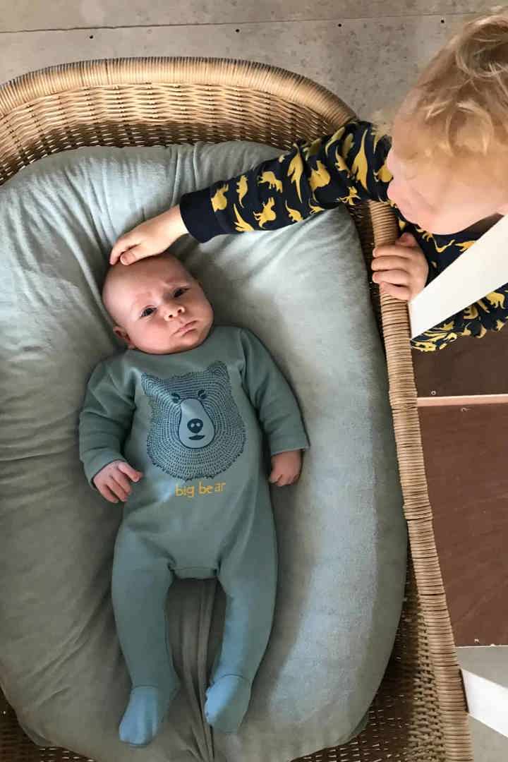 Kleine baby geboren: hoe bereid je jouw kind voor op de komst van een broertje of zusje?