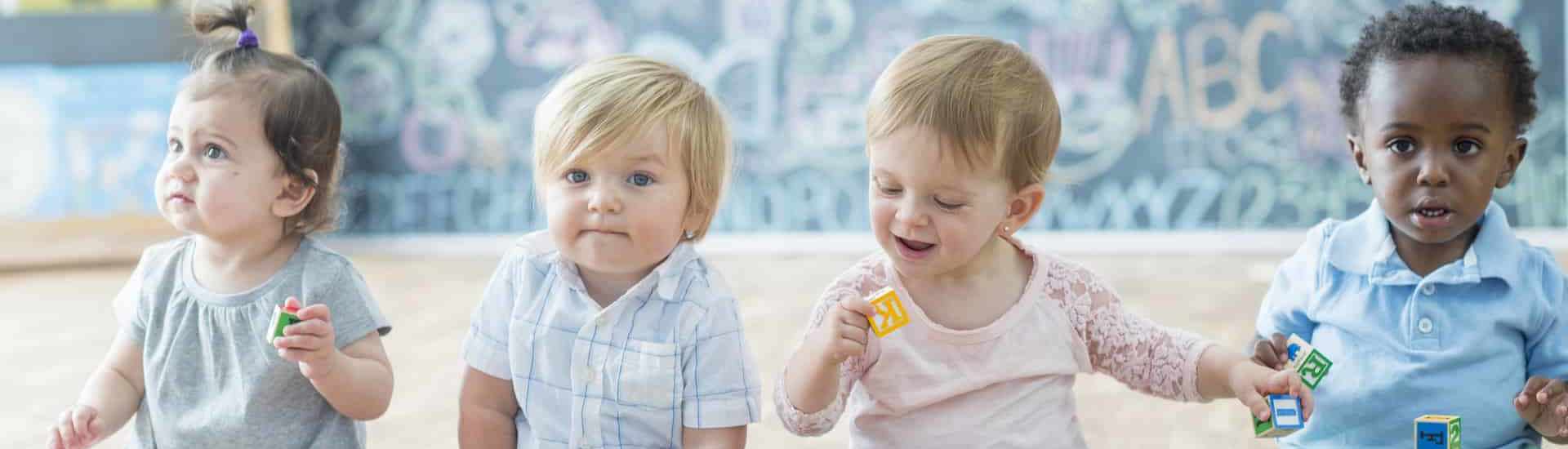 Kindjes wennen voor het eerst aan de crèche