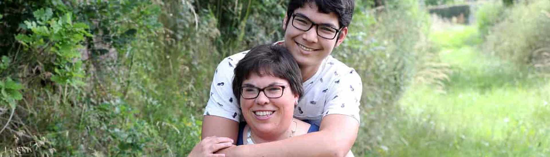 Adoptiemama Fanny met adoptiezoon Milo