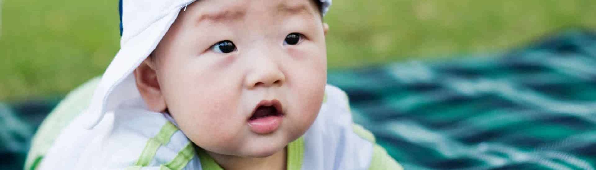 Baby ligt op buik: voordelen 