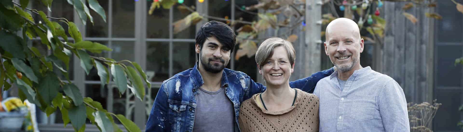 Pleegouders met jonge vluchteling Hekmat