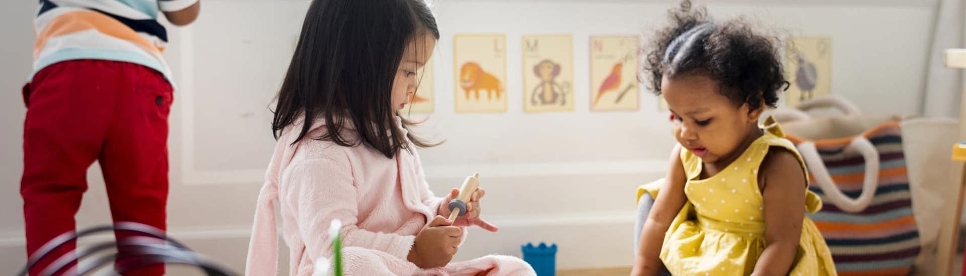 Kinderen spelen in kinderopvang: de respijtdagen moeten gezinsvriendelijker