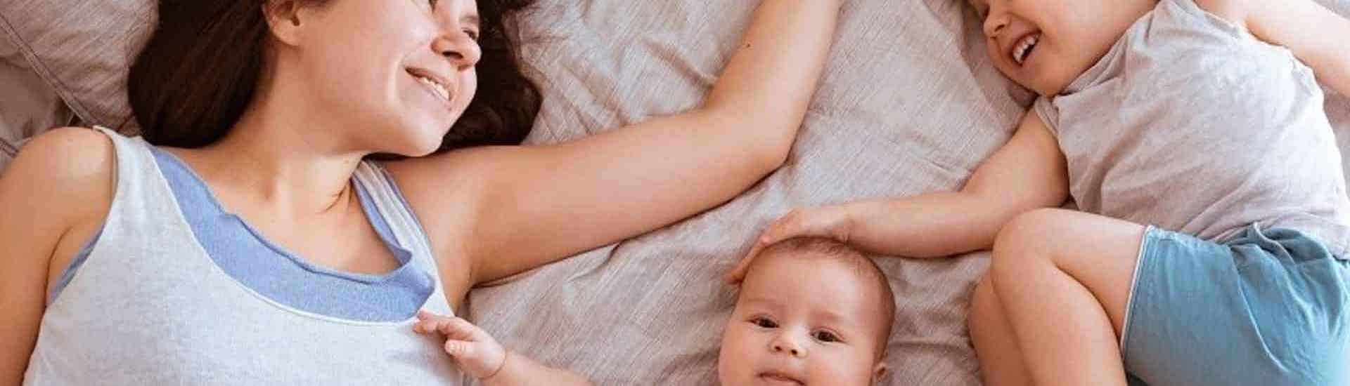 Mama met baby en peuter: Een tweede kindje in het gezin
