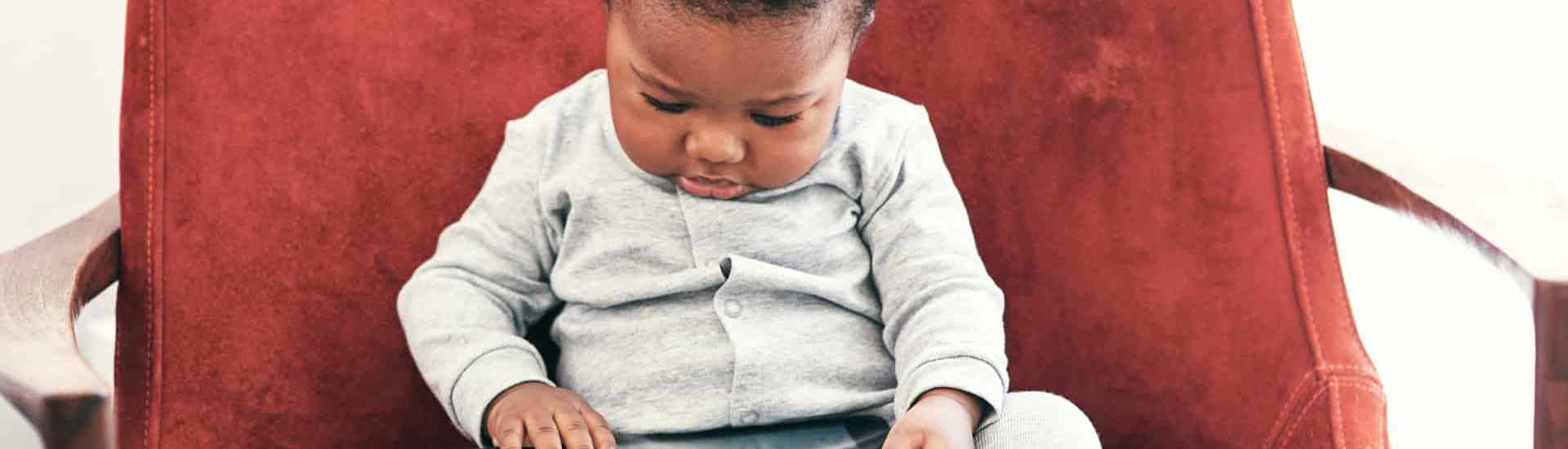 Baby met tablet: Schermtijd bij je baby