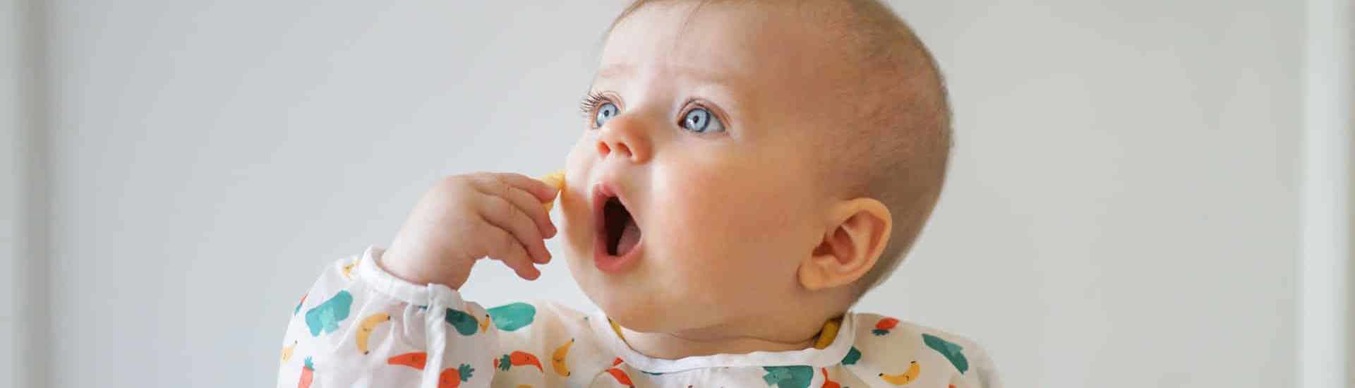 Baby verslikt zich tijdens eten